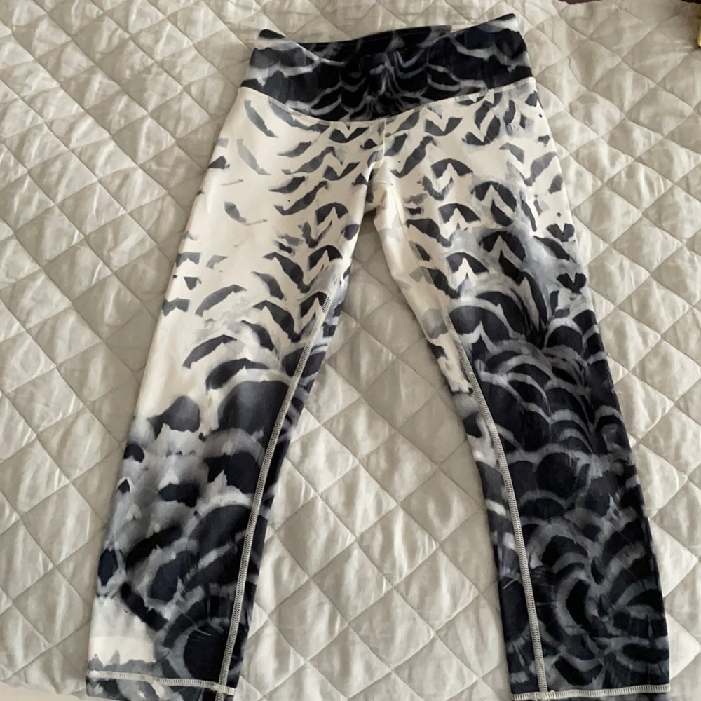 LuLu Lemon Cropped Wunder Under